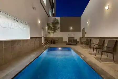 Hilton Garden Inn - 4