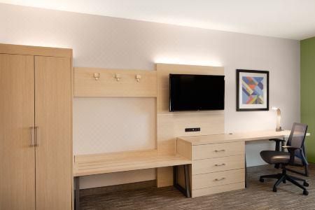 Holiday Inn Express & Suites FT MYERS BEACH-SANIBEL GATEWAY by IHG - 19