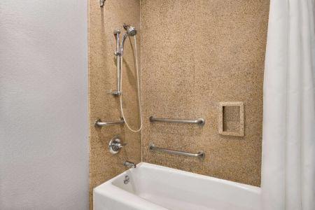 Days Inn & Suites by Wyndham Houston Hobby Airport - 13