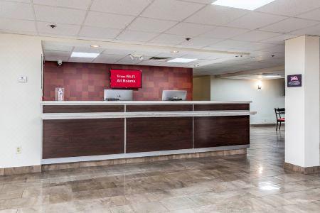 Red Roof Plus+ & Suites Houston - IAH Airport SW - 4