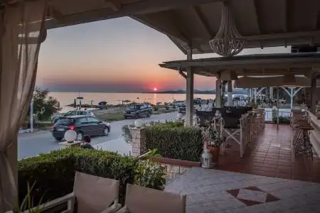 Assano Seafront Luxury - 10