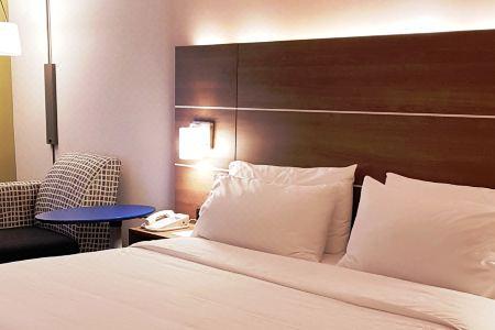 Holiday Inn Express & Suites SURREY by IHG - 38