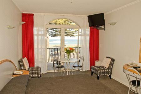 Beachfront Motel - 16