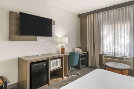 Comfort Inn & Suites Louisville Airport Fair & Expo - 16