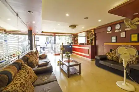 FabExpress Le Emrald Residency - 4