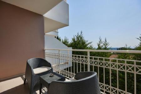 Lagoon Luxury Suites - 13