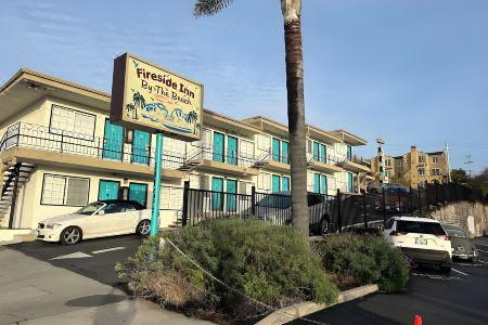 Fireside Inn by the Beach Boardwalk & Bowling - 4