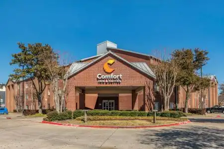 Comfort Inn & Suites North Dallas-Addison - 1