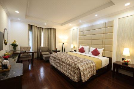 Samrat, New Delhi - 50