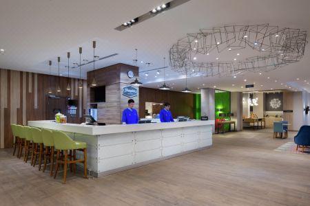 Hampton by Hilton Triumphal Arch - 7