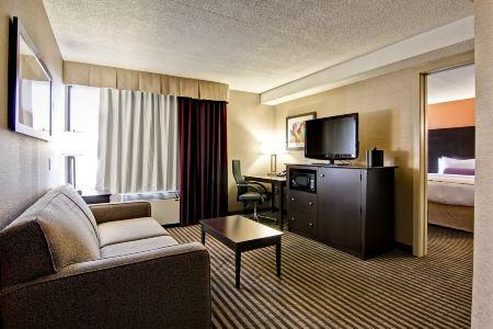 Best Western Plus Toronto North York & Suites - 1