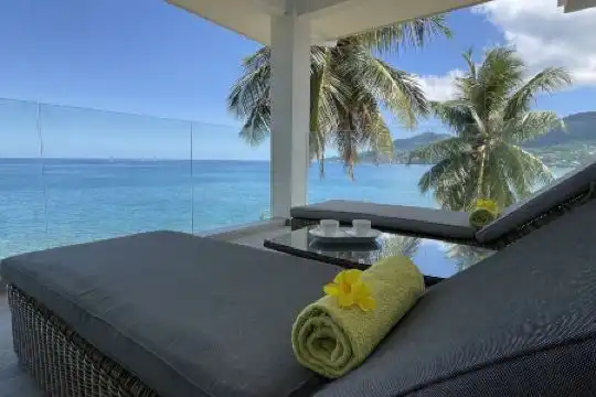 VallonEnd Beachfront Villa with Excellent View - 21