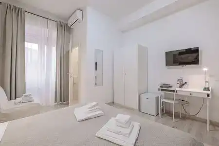 Damiani & Sister Guest House - 9