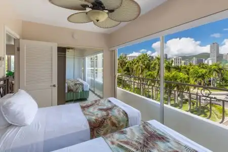 Waikiki Shore by OUTRIGGER - 37