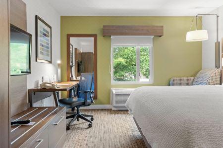Holiday Inn Express & Suites SURREY by IHG - 34