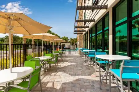 Holiday Inn Express & Suites FT MYERS BEACH-SANIBEL GATEWAY by IHG - 5