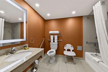 Best Western Plus Toronto North York & Suites - 24
