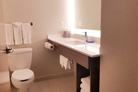 Holiday Inn Express & Suites SURREY by IHG - 74