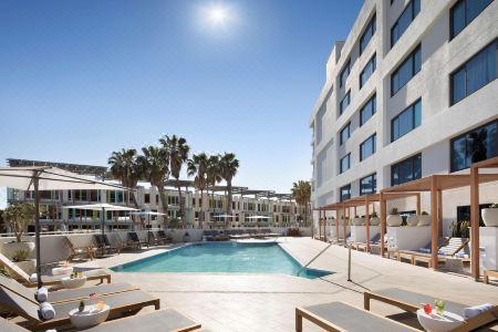 Hilton - 54