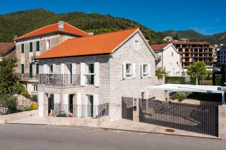 Villa Lastva is a Five Star Seafront Luxury Villa with Privite Pool - 44