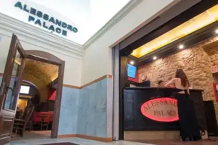 Alessandro Palace & Bar - Hostel - 2