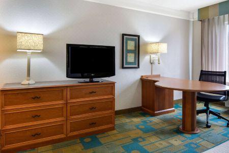 La Quinta Inn & Suites by Wyndham Greenville Haywood - 16