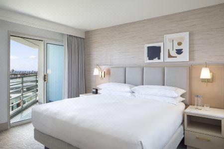 Hilton - 18