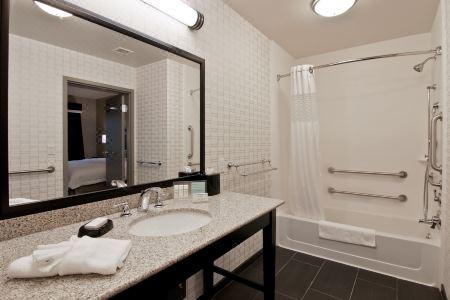 Hampton Inn & Suites Bellevue Downtown-Seattle - 25