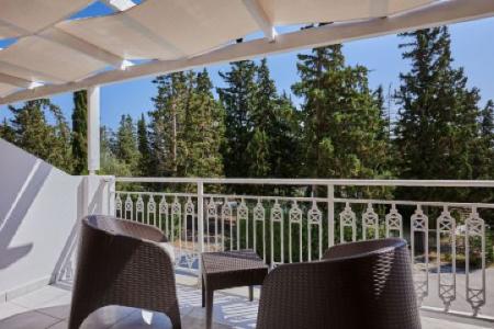Lagoon Luxury Suites - 18