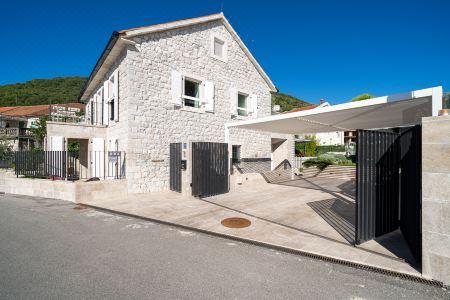 Villa Lastva is a Five Star Seafront Luxury Villa with Privite Pool - 46