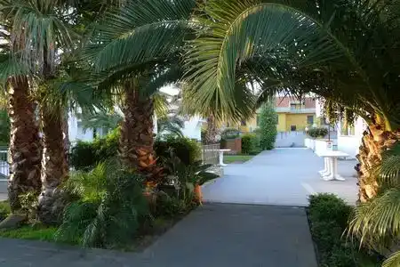 King's House Resort - 7