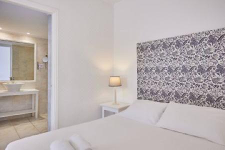 Lagoon Luxury Suites - 22