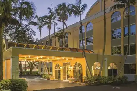 La Quinta Inn & Suites by Wyndham Fort Lauderdale Tamarac - 5