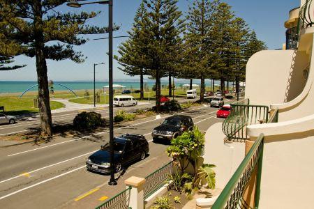 Beachfront Motel - 19