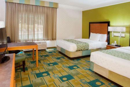 La Quinta Inn & Suites by Wyndham Greenville Haywood - 20