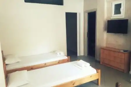 Artemis Studios & Apartments - 8