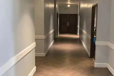 EZ8 Motel Airporter - 7