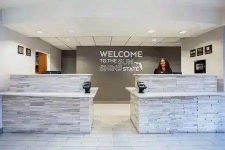 Hampton Inn Orlando-International Airport - 3