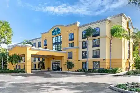 Comfort Inn & Suites Tampa North I-75 - 2