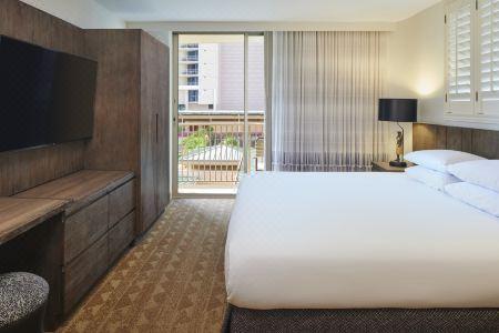 Embassy Suites by Hilton Waikiki Beach Walk - 74