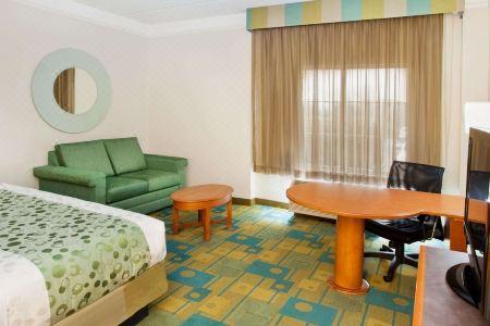 La Quinta Inn & Suites by Wyndham Greenville Haywood - 27
