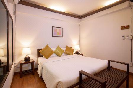 Night Bazaar Inn - 76