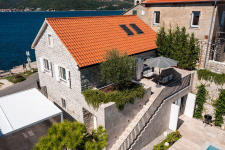 Villa Lastva is a Five Star Seafront Luxury Villa with Privite Pool - 47