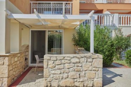 Lagoon Luxury Suites - 25