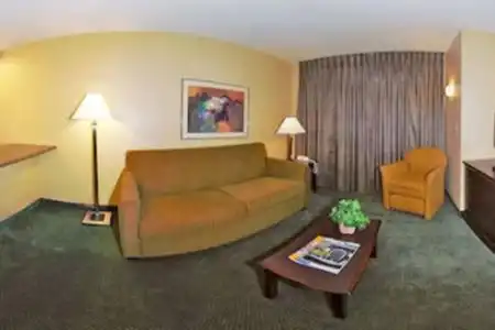 Hawthorn Suites by Wyndham - 26