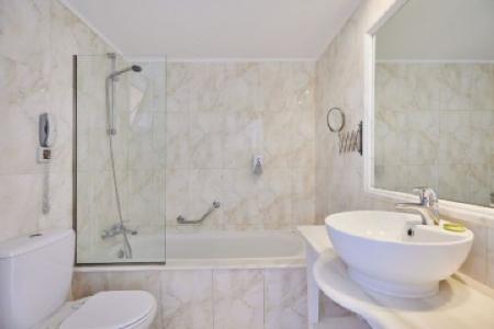 Lagoon Luxury Suites - 16