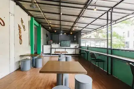 RedDoorz Plus near Cilandak Town Square 2 - 4