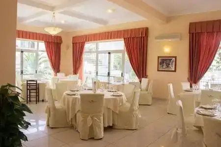 King's House Resort - 3