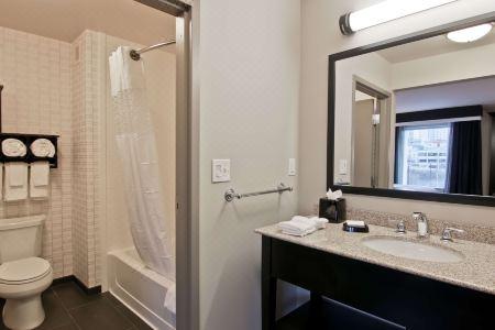 Hampton Inn & Suites Bellevue Downtown-Seattle - 24