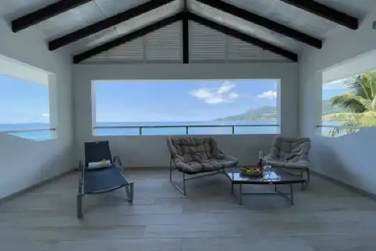 VallonEnd Beachfront Villa with Excellent View - 17